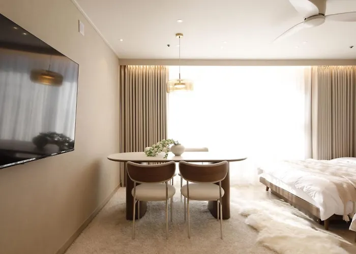 Hongdae St10, Wide,bright & Stylish House Aparthotel Seoul