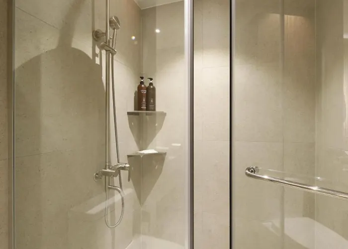 Aparthotel Hongdae St10, Wide,bright & Stylish House Seoul