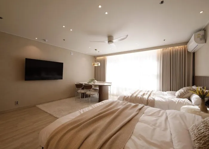 Aparthotel Hongdae St10, Wide,bright & Stylish House *