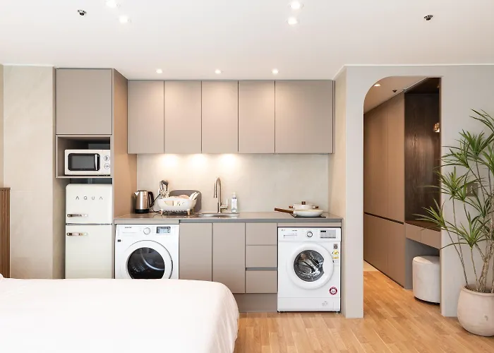 Hongdae St10, Wide,bright & Stylish House Aparthotel