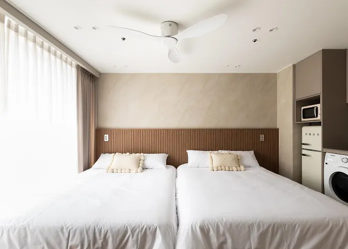 Hongdae St10, Wide,bright & Stylish House Aparthotel Seoul
