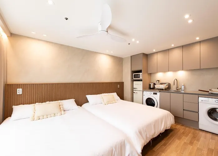 Hongdae St10, Wide,bright & Stylish House Aparthotel