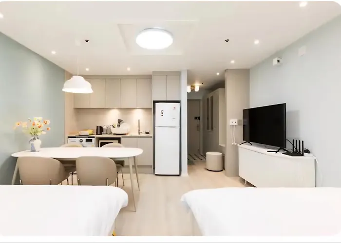 Aparthotel Hongdae St10, Wide,bright & Stylish House *